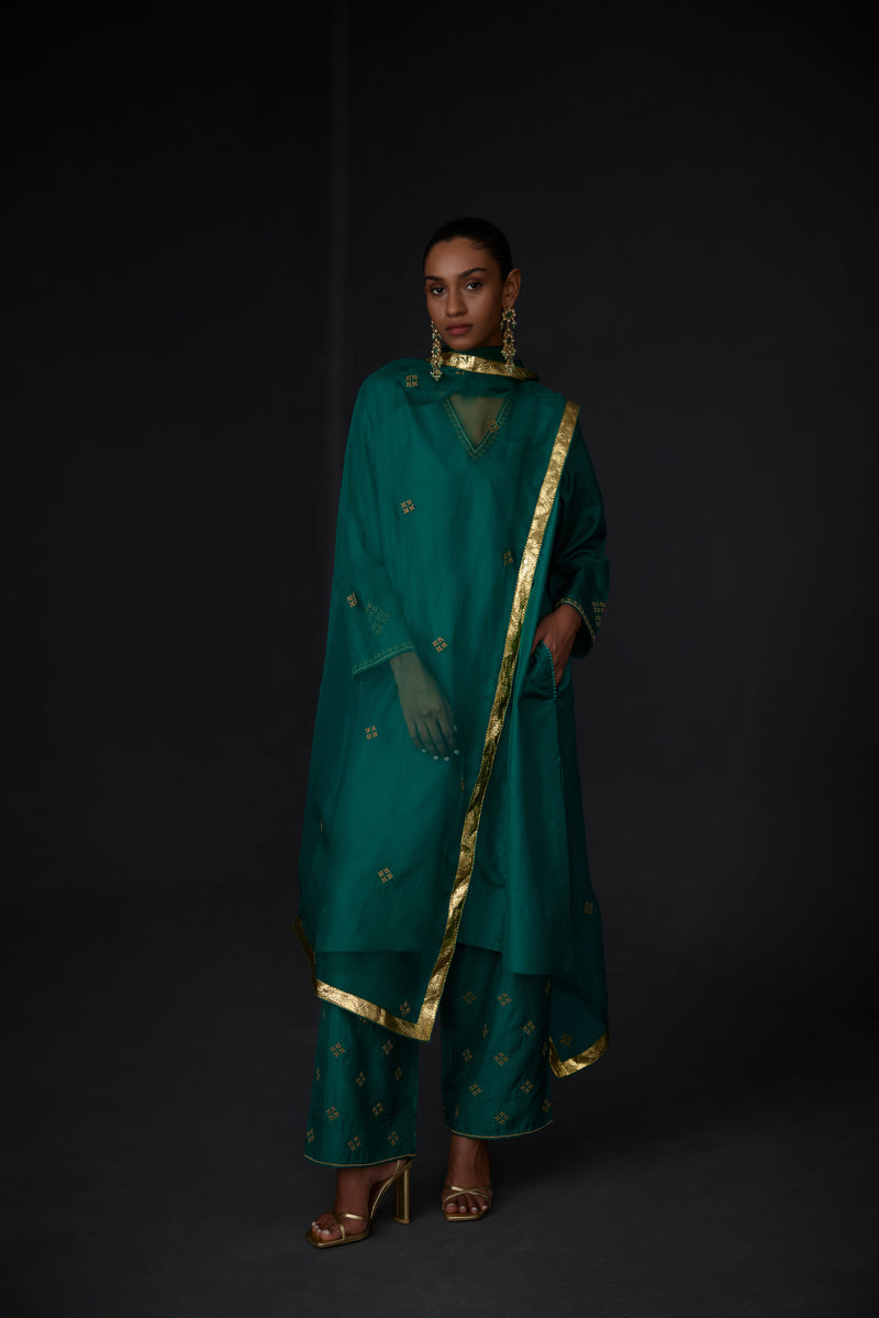 HAND EMBROIDERED DUPATTA